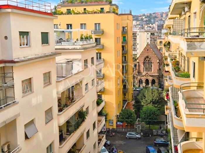Appartamento quadrilocale in affitto in Via Francesco Lo Monaco, Chiaia, Napoli