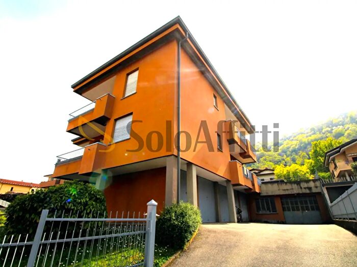 Appartamento trilocale in affitto in Via Valcavellino, Garlate