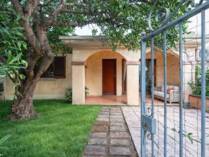 Casa con 5 locali in vendita in Via Elba Maddalena, Capoterra