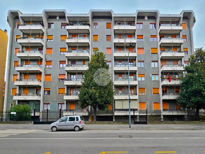 Appartamento quadrilocale in affitto in Viale Giovanni Suzzani, Milano