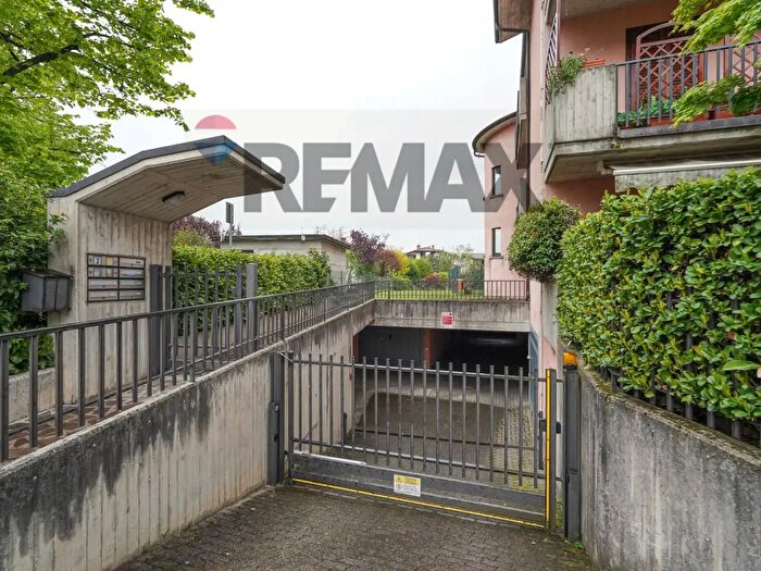 Appartamento trilocale in vendita in Via Verdi, Almenno San Bartolomeo