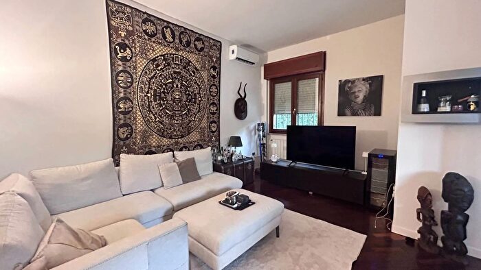 Appartamento trilocale in vendita in Via Giulio Silva Monza, Monza