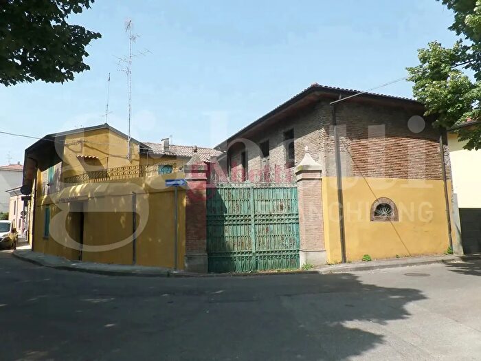 Casa con 5 locali in vendita in Via F Gallerani, Cento