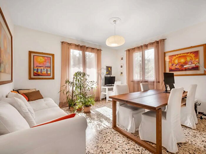 Appartamento con 8 locali in vendita in Giotto da Bondone, Albinea