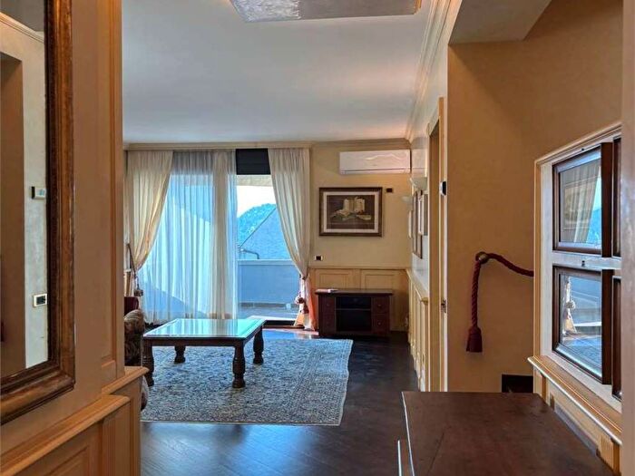 Casa quadrilocale in affitto in Via Paolo Nulli, Borghi, Como
