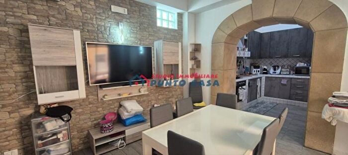 Casa quadrilocale in vendita in Via Vespri, Valderice