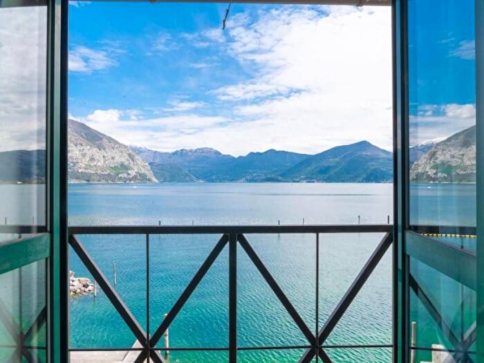 Casa trilocale in affitto in Lungolago C Stoppani, Clusane, Iseo