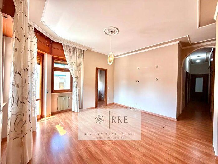 Appartamento quadrilocale in vendita in Zona Poeti Bassa, Loano