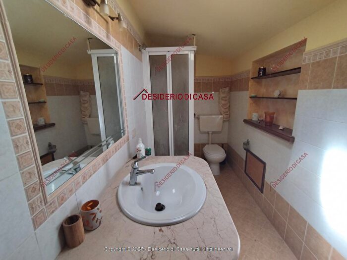 Appartamento trilocale in vendita in Via Letto Santo, Santo Stefano Di Camastra