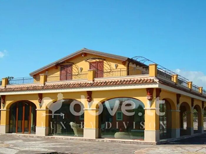 Casa con 6 locali in vendita in Via Nuova, Acireale