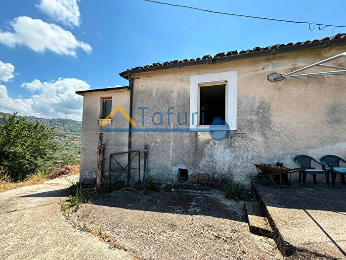 Casa trilocale in vendita in Laureana Cilento