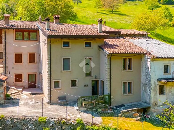 Casa con 5 locali in vendita in Via Molinari, Selva Di Progno