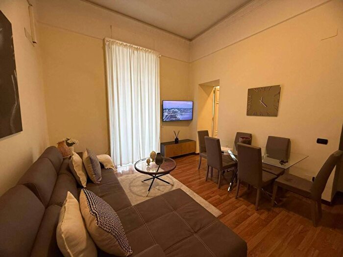 Appartamento bilocale in affitto in via ANDREA D'ISERNIA, Chiaia, Napoli
