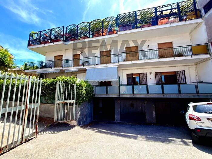 Appartamento trilocale in affitto in Via Solfatara, Pozzuoli