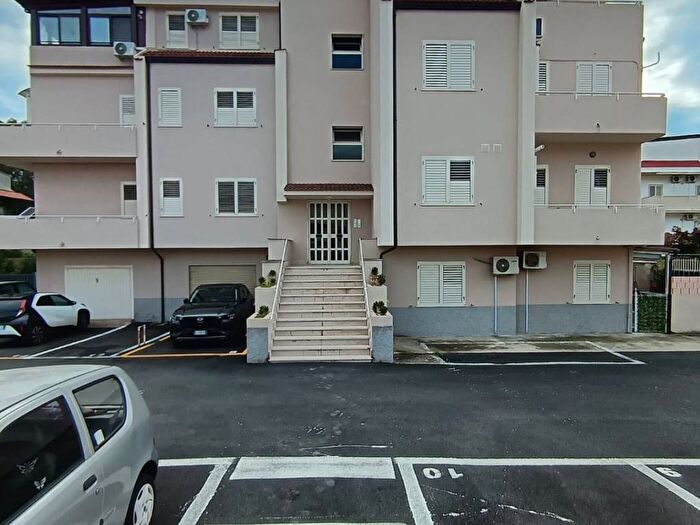 Appartamento trilocale in affitto in Via Lorenza Anania, Catanzaro Lido, Catanzaro