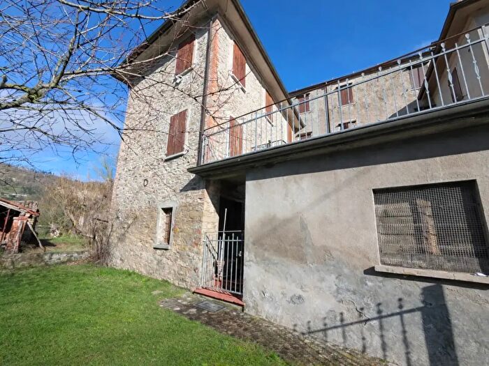 Casa con 13 locali in vendita in Strada Sanzola, Mercato Saraceno