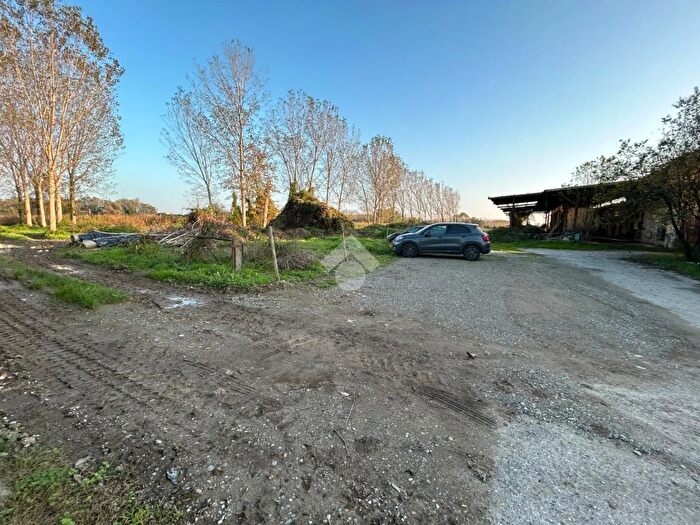 Casa con 10 locali in vendita in Via Dosso Morone, Crema