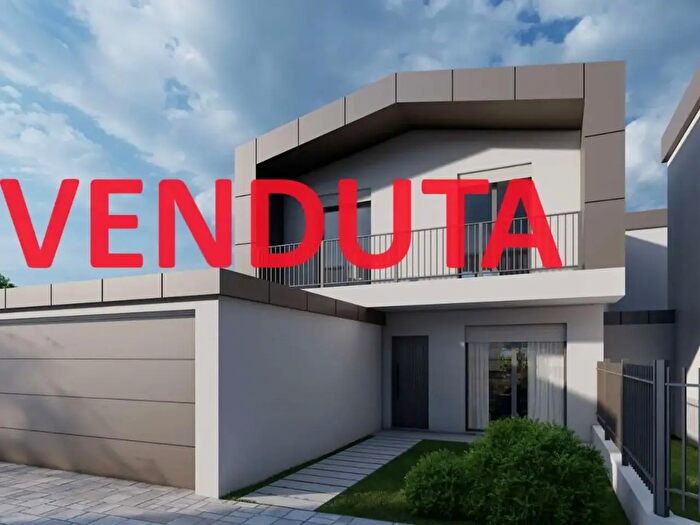 Casa quadrilocale in vendita in Albiate