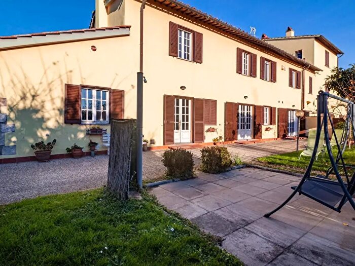 Casa con 6 locali in vendita in Vicopisano