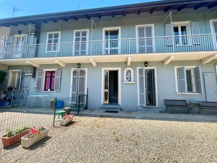 Appartamento con 9 locali in vendita in Via Parisetto, Vinovo