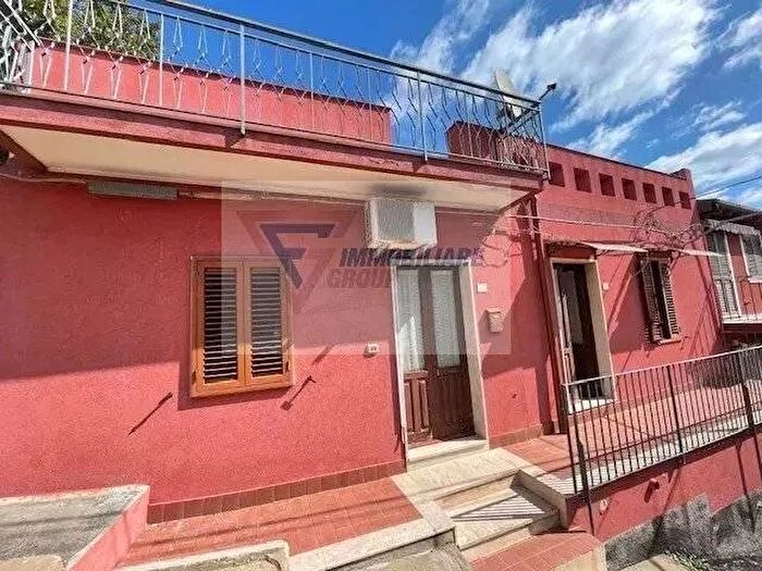 Casa con 7 locali in vendita in Siracusa