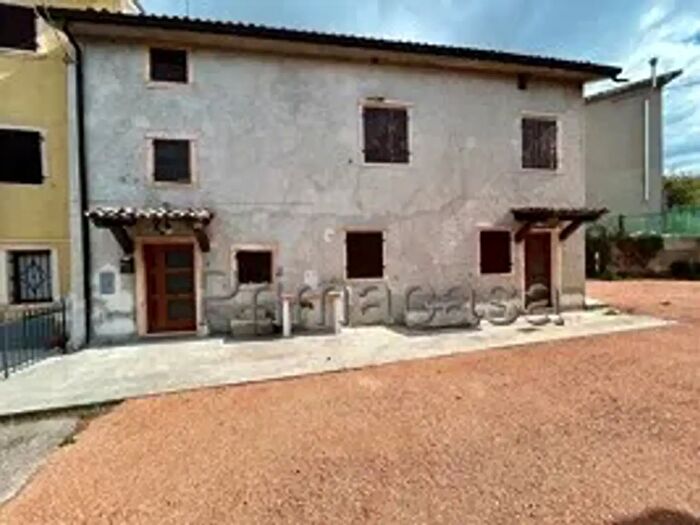 Casa quadrilocale in affitto in Contrada Praole, Cerro Veronese