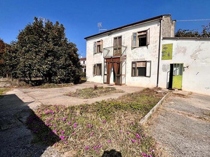 Casa trilocale in vendita in Via Valverde, Legnago