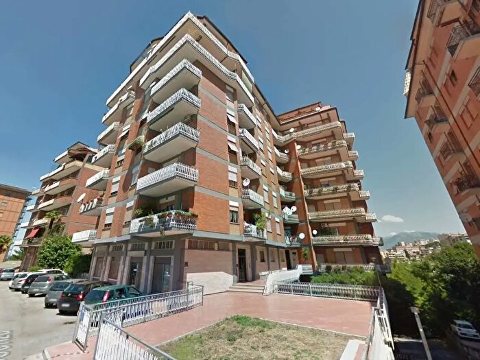 Appartamento con 5 locali in vendita in Via Cosenza, Frosinone