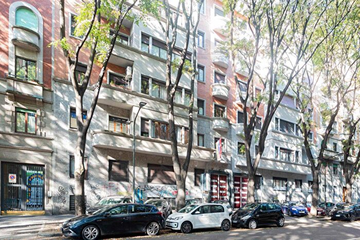 Appartamento trilocale in affitto in Via Teodosio, Milano