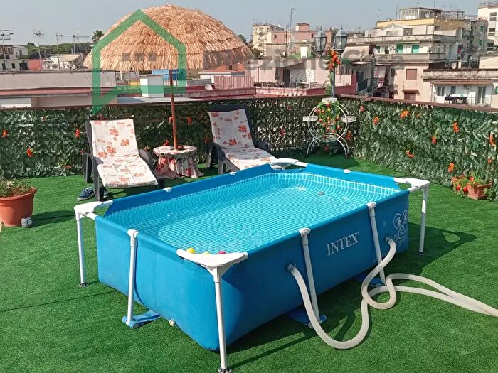 Appartamento con 6 locali in vendita in Via F M Briganti, Napoli