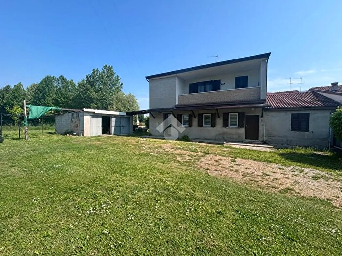Casa con 8 locali in vendita in Via Contarina, Piove Di Sacco