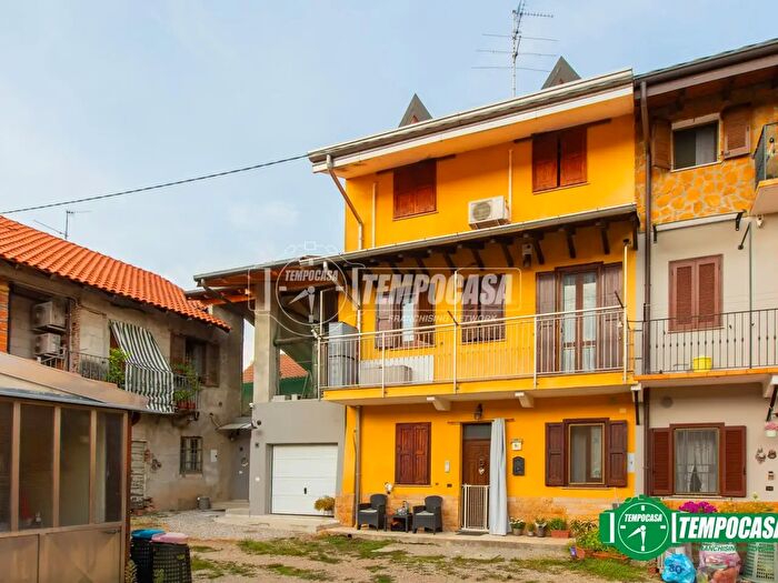 Appartamento quadrilocale in vendita in Via Massimo d'Azeglio F, Magnago