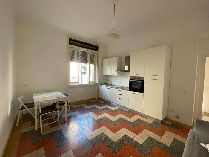 Appartamento trilocale in affitto in Via Filippo Sassetti, Isola, Milano