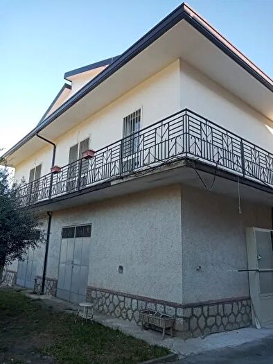 Casa con 9 locali in vendita in Via Cappella, Pietravairano