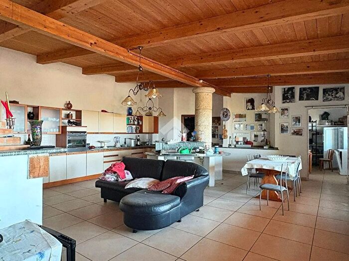 Casa con 9 locali in vendita in Contrada Magliacane, Belcastro