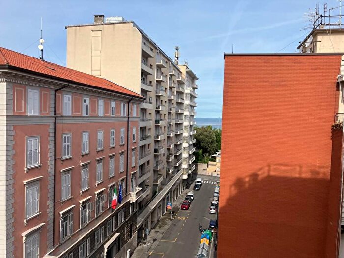 Appartamento bilocale in affitto in Via Giuseppe Picciola, San Vito Campi Elisi, Trieste