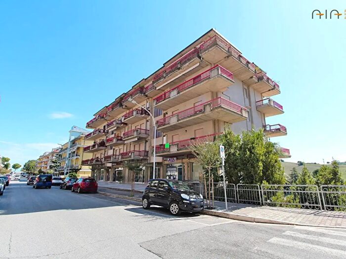 Appartamento con 5 locali in vendita in Borgo Garibaldi, Castignano