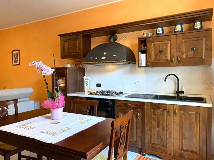 Appartamento trilocale in vendita in Via Conte Caramelli, Rodello