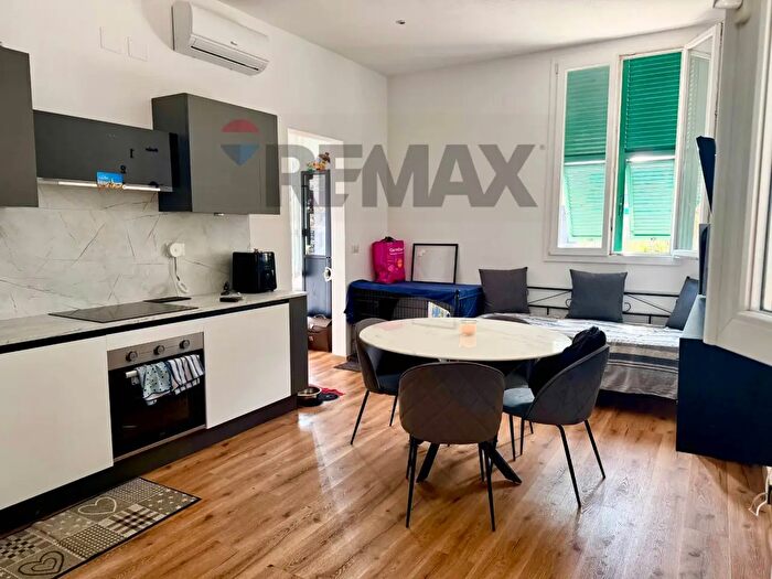 Appartamento con 5 locali in vendita in Via Piero Pinetti, Genova