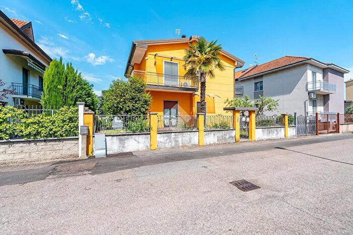 Appartamento trilocale in vendita in Via Goito, Lainate