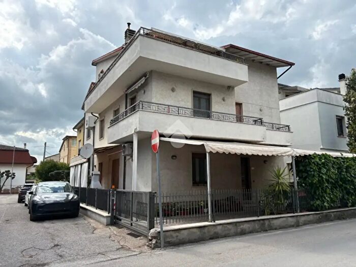 Appartamento quadrilocale in vendita in Via del Mec, Bastia Umbra