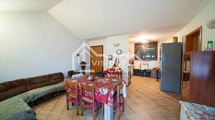 Appartamento trilocale in vendita in Piazza Novembre, Castelnovo Di Sotto