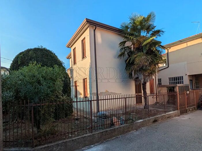 Casa con 8 locali in vendita in Via Tiziano Vecellio, Padova