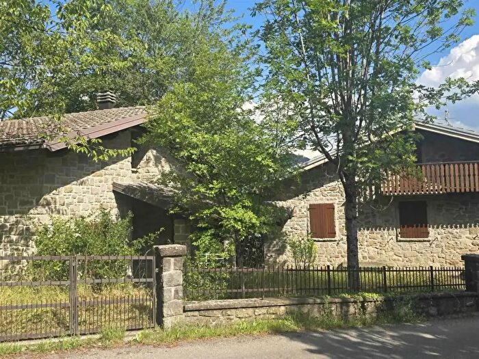 Casa con 9 locali in vendita in Pievepelago
