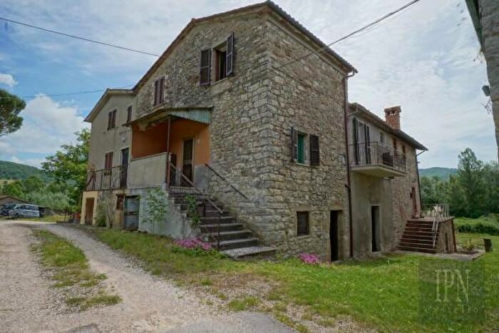 Casa con 5 locali in vendita in Lisciano Niccone