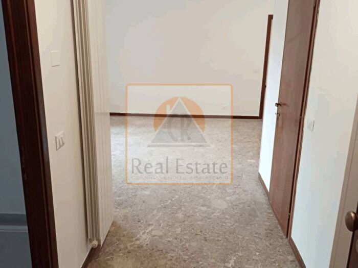 Appartamento trilocale in affitto in Via Walter Muttini, Marina di Carrara, Carrara