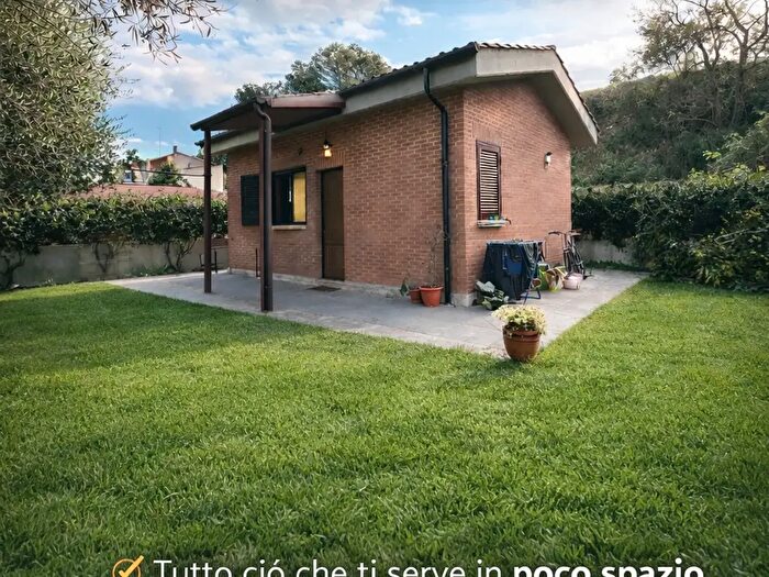 Casa quadrilocale in vendita in Via Svetonio, Guidonia Montecelio