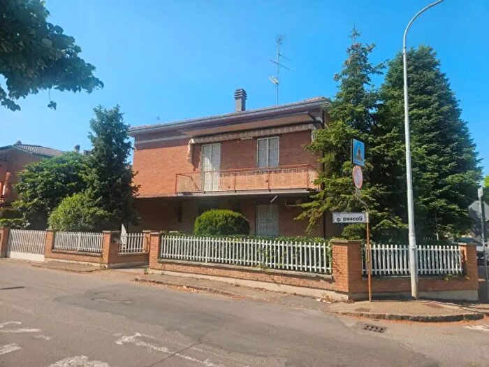Casa con 6 locali in vendita in Via Giovanni Pascoli, Soliera