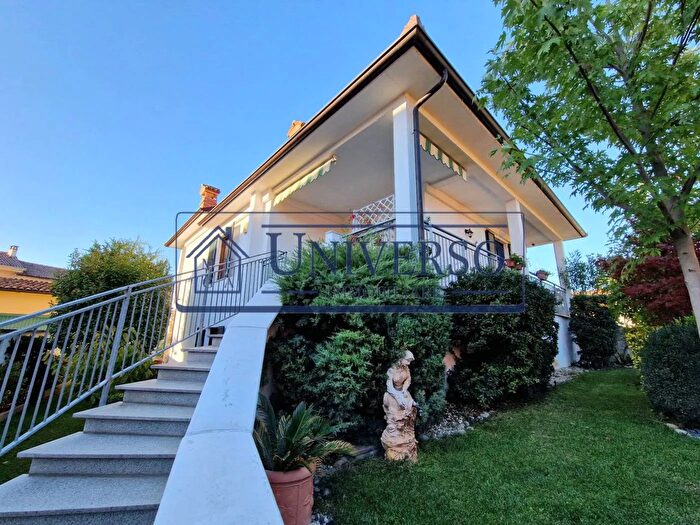 Casa con 6 locali in vendita in Via PaceLocalità CornaleCornale E Bastida, Cornale e Bastida