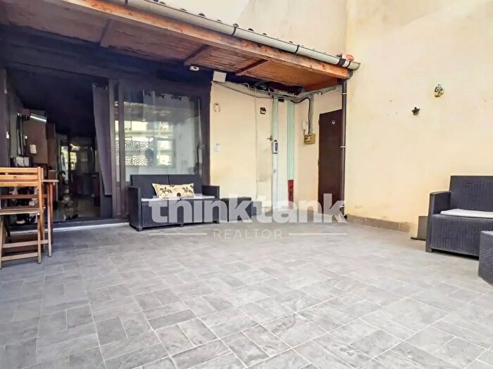 Appartamento con 5 locali in vendita in Via Ruggero Settimo Snc, Catania
